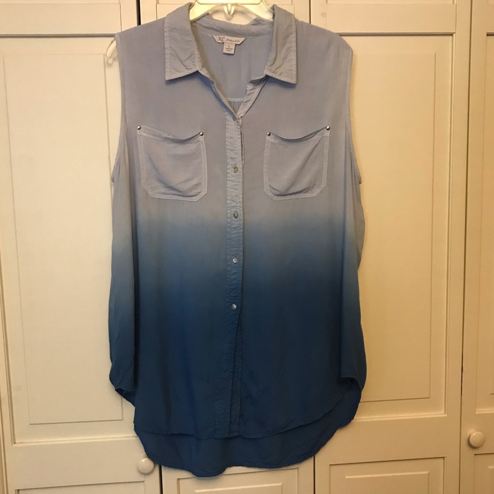 Khakis & Co Blue Ombré Sleeveless Button Down Top